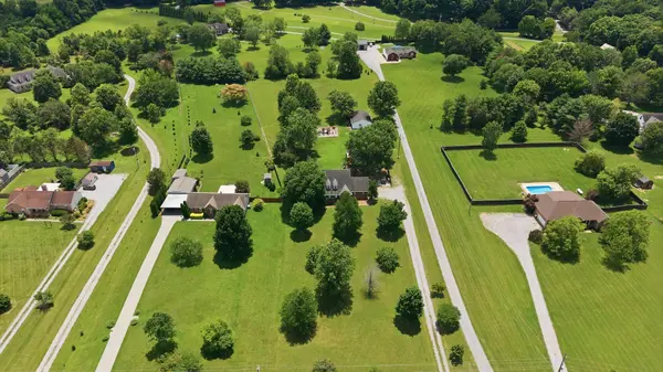 7301 W Cook Rd, Springfield, TN 37172