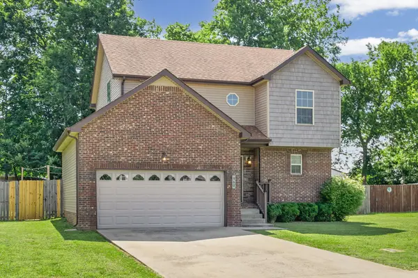 960 Harding Dr, Clarksville, TN 37042