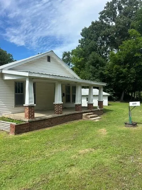 232 Natchez Trace Rd, Camden, TN 38320