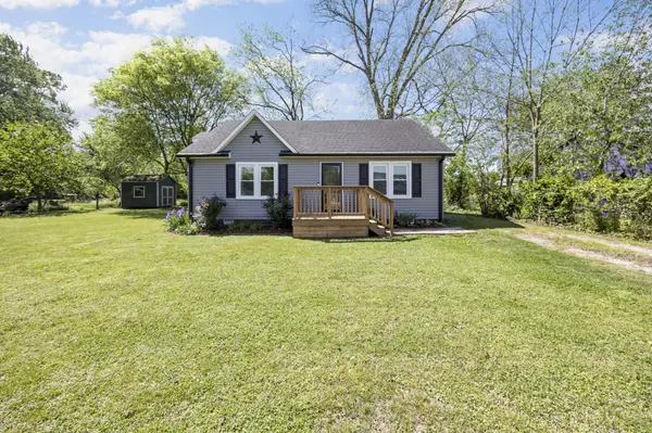 905 Nicholson St, Decherd, TN 37324