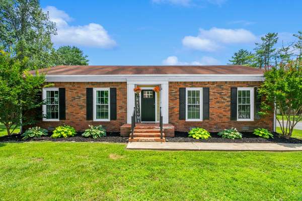 605 N Russell St, Portland, TN 37148