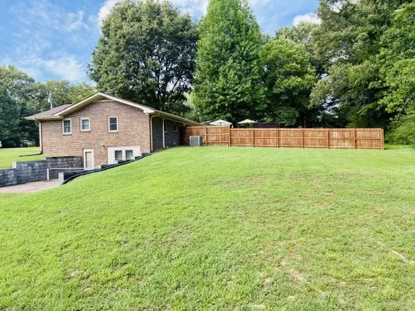 278 Jacqueline Cir, Camden, TN 38320