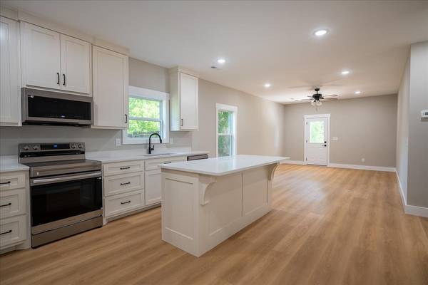 318 1st Ave, Lawrenceburg, TN 38464