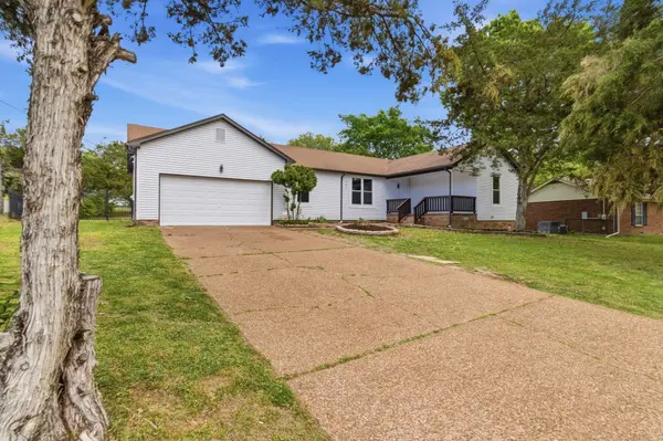 361 Clearlake Dr #W, Nashville, TN 37217