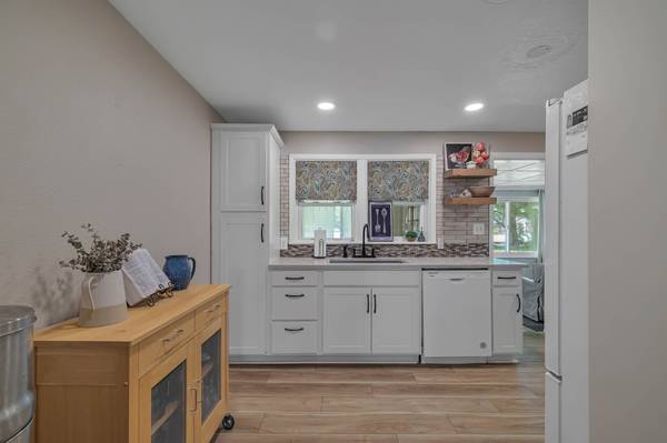 222 S Oakwood Ave, Clinton, TN 37716