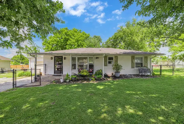 222 S Oakwood Ave, Clinton, TN 37716