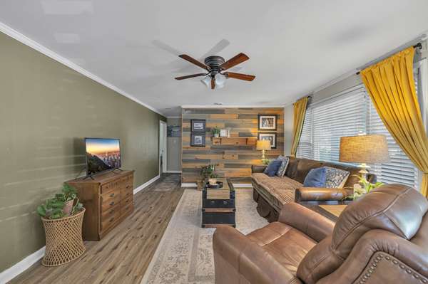 222 S Oakwood Ave, Clinton, TN 37716