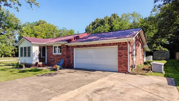 236 W Chestnut St, Puryear, TN 38251