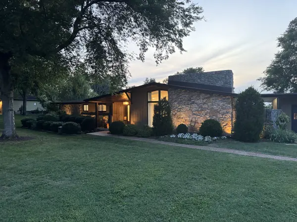 305 Louviers Ln, Old Hickory, TN 37138