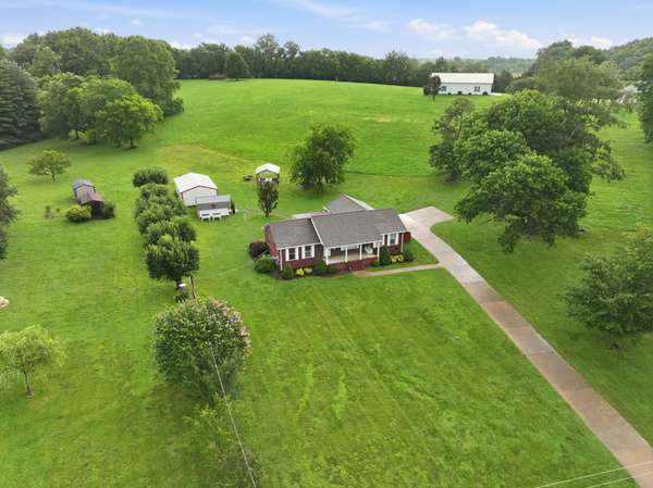 700 Sleepy Hollow Rd, Pulaski, TN 38478