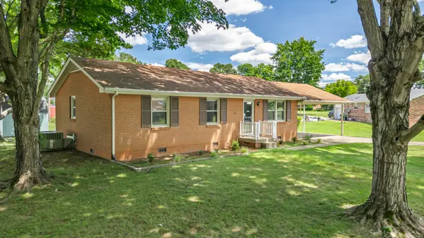 6002 Russell Dr, Clarksville, TN 37040