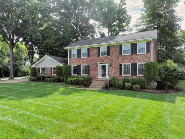 100 Applewood Ct, Hendersonville, TN 37075