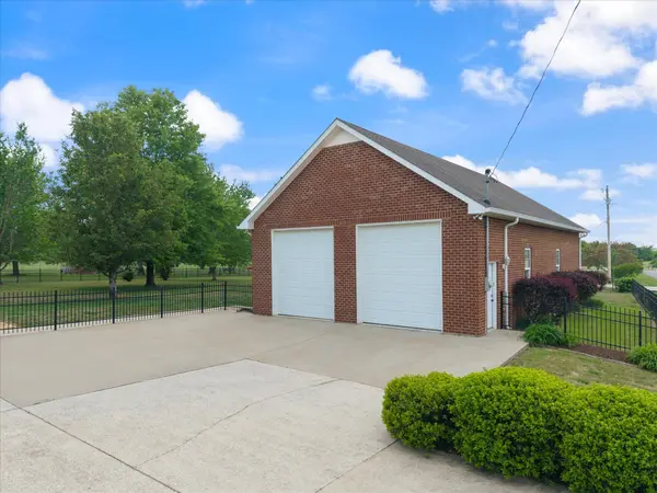 637 Coopertown Rd, Unionville, TN 37180