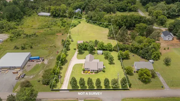 246 Forrest Ave, Clifton, TN 38425