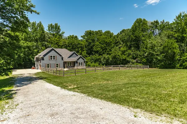 8326 Betts Rd, Greenbrier, TN 37073