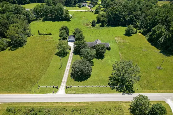 657 Tennessee Dr, Livingston, TN 38570