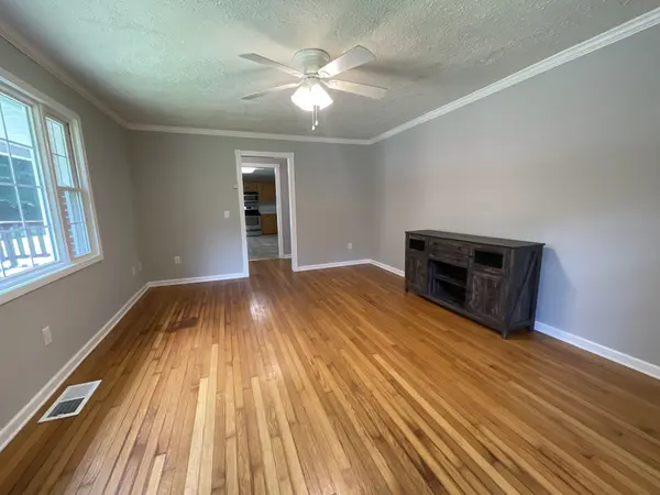 401 McClure St, Red Boiling Springs, TN 37150