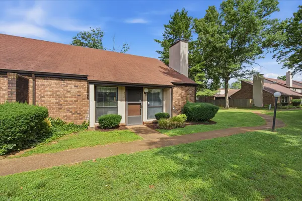 840 Old Coach Ct, Hermitage, TN 37076
