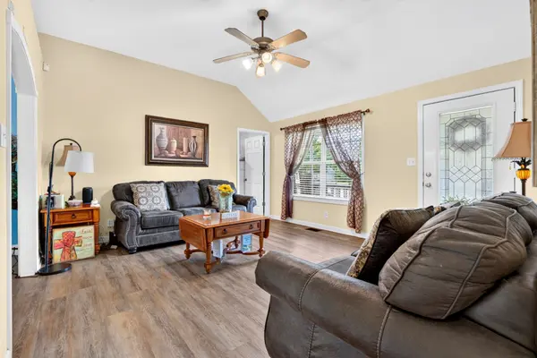 3856 Benjamin Dr, Clarksville, TN 37040