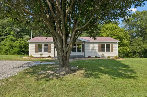 5219 Hancock Rd, Silver Point, TN 38582