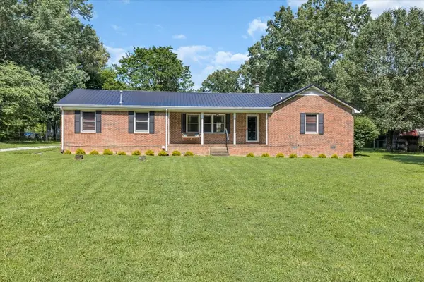 106 Larkway Dr, Tullahoma, TN 37388