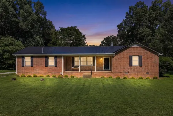 106 Larkway Dr, Tullahoma, TN 37388