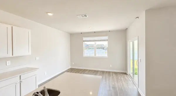 7206 Golden Way, White House, TN 37188