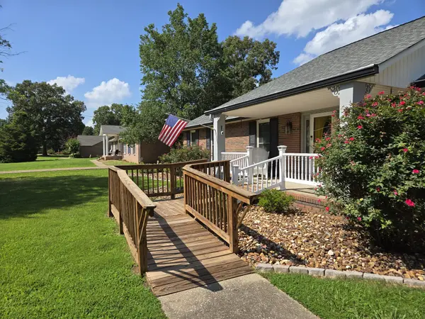 415 River Oaks Dr, New Johnsonville, TN 37134