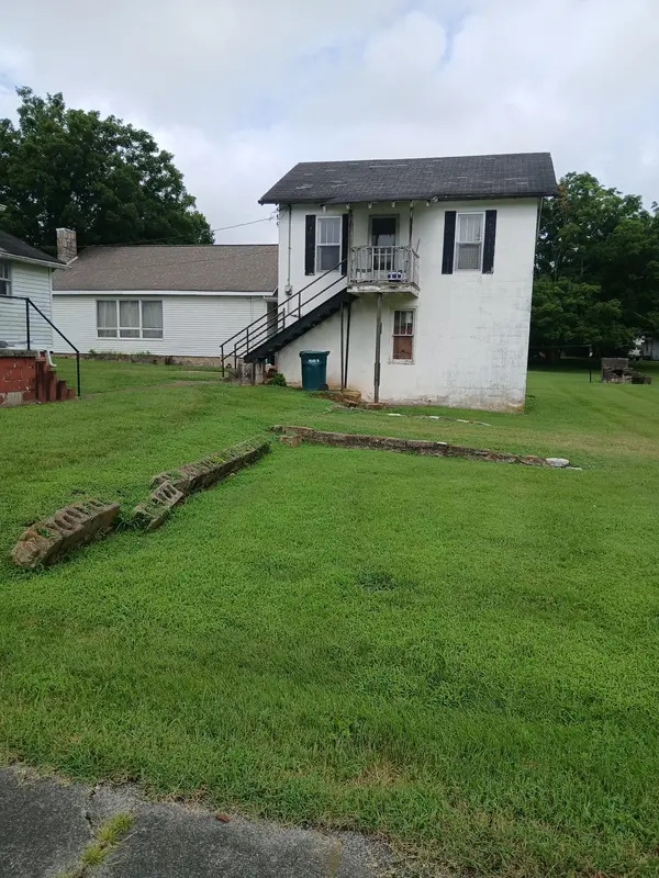 458 E Madison St, Pulaski, TN 38478