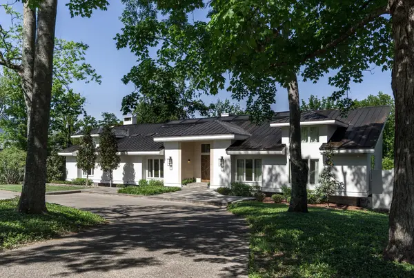 300 Sunnyside Dr,  Nashville,  TN 37205