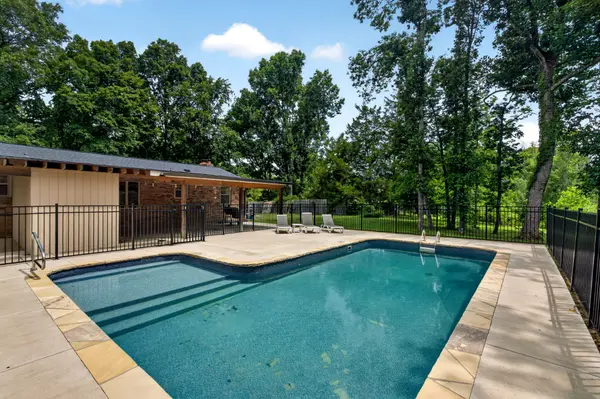 7311 Henry Dr, Fairview, TN 37062