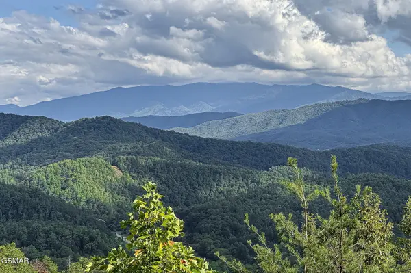 904 AUTUMN RIDGE Way, Sevierville, TN 37876