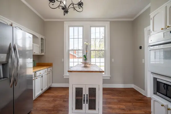 112 N High St, Waynesboro, TN 38485