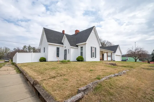112 N High St, Waynesboro, TN 38485