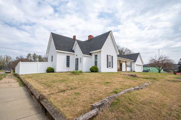 112 N High St, Waynesboro, TN 38485