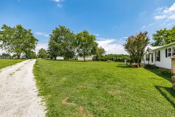 1027 LBJ Ct, Gallatin, TN 37066