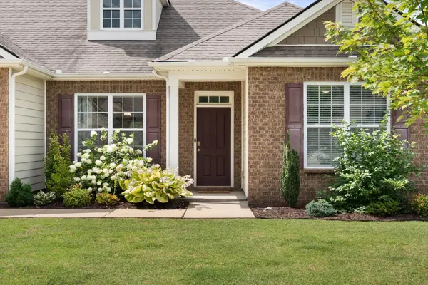 1016 Webbs Retreat Ln, Murfreesboro, TN 37128