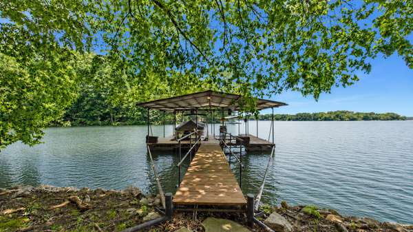 897 Summit Pt, Cadiz, KY 42211