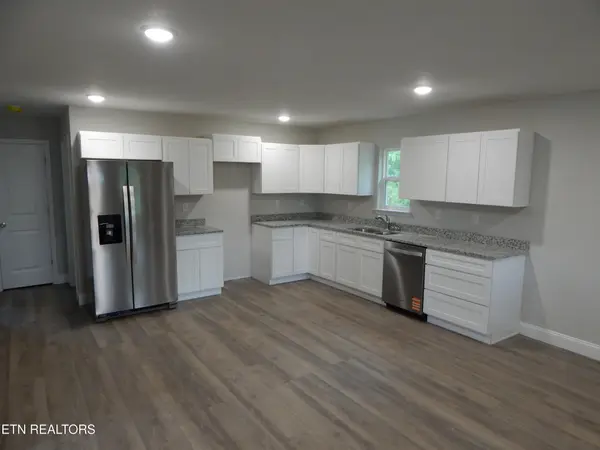 201 Kelsey St, Etowah, TN 37331