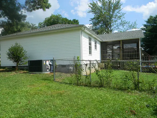 102 McKinney St, Estill Springs, TN 37330