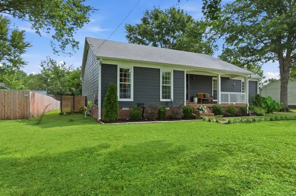 956 Harpeth Bend Dr, Nashville, TN 37221