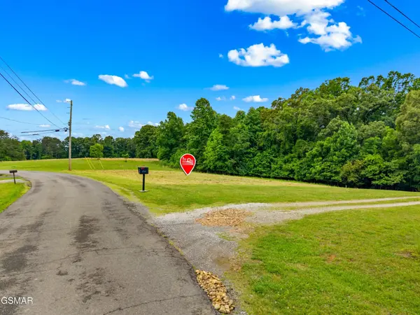 55 Covington Road, Dandridge, TN 37725
