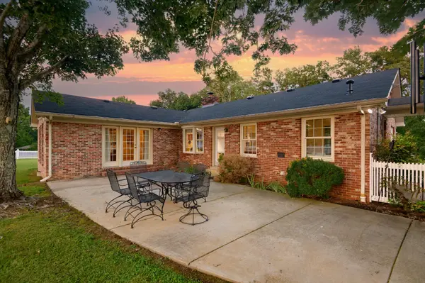 204 Greenbriar Ave, Shelbyville, TN 37160