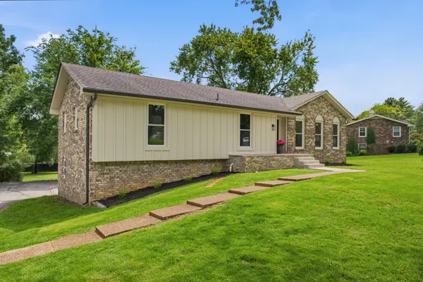 1025 Woodmont Dr, Gallatin, TN 37066