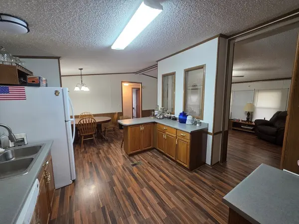 100 Indian Creek Dr, Paris, TN 38242