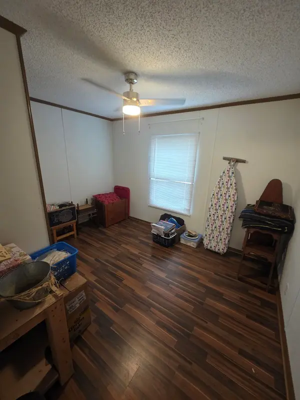 100 Indian Creek Dr, Paris, TN 38242