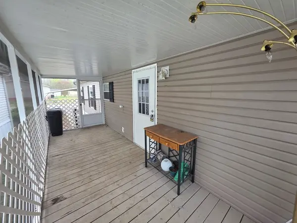 100 Indian Creek Dr, Paris, TN 38242