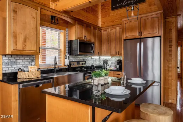 1208 Pine Top Lane, Gatlinburg, TN 37738