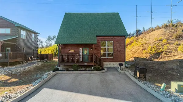 1663 Falls Way, Pigeon Forge, TN 37863