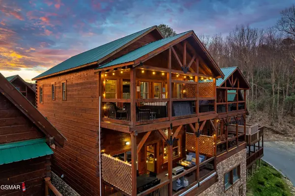 1255 Bear Cub Way, Gatlinburg, TN 37738
